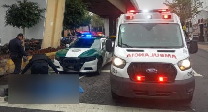 Imágenes fuertes: Acuchillan a hombre muere en el asfalto, en Congreso de la Unión, CDMX