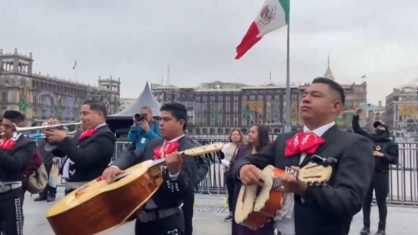 VIDEO: Le llevan serenata y mariachi a AMLO para despedirlo en su último día de gobierno