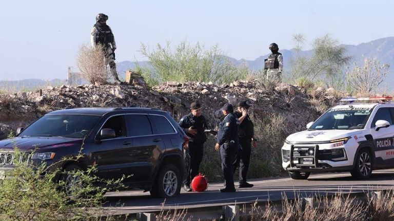 Detienen a jóvenes en Hermosillo que transportaban cadáver en camioneta