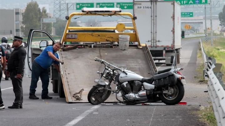 Militar muere despedazado por tráiler en la carretera México-Pachuca; el chofer escapó
