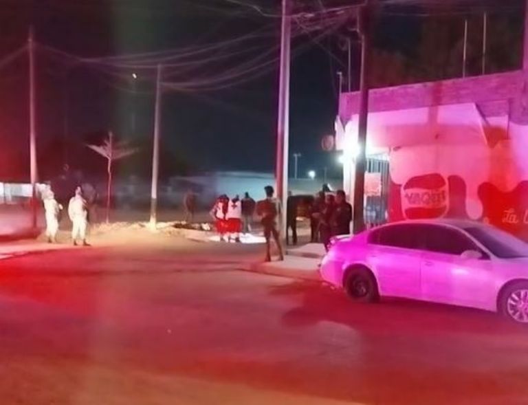 Los cuerpos de las dos víctimas quedaron en plena calle