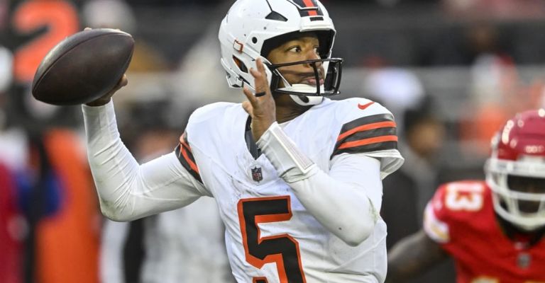 Jameis Winston estuvo supliendo a Watson