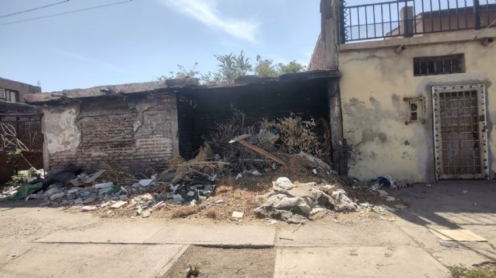 Ciudad Obregón: Residentes de la colonia Cortinas denuncian vivienda usada como basurero