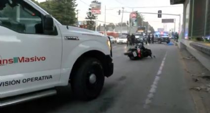 Fatal accidente: Motociclista sufre brutal derrape y muere frente al Mexibús, en Ecatepec