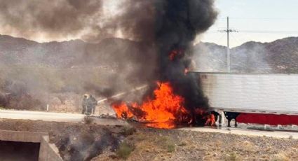 Se incendia tráiler cargado con manzanas en carretera de Hermosillo; sufrió falla mecánica