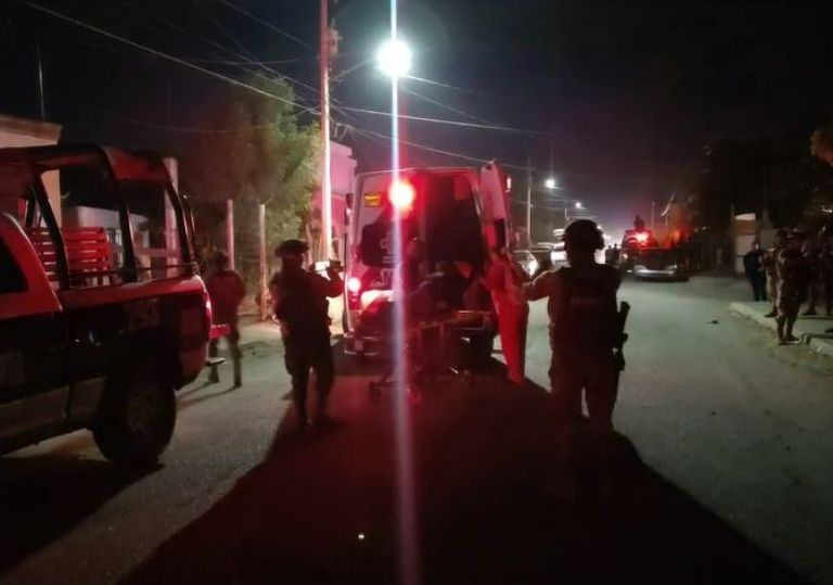 El momento en que la víctima fue subida a la ambulancia