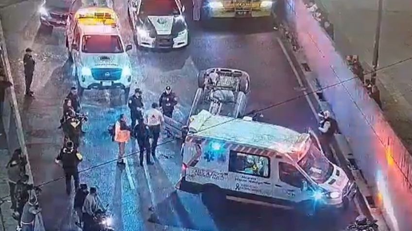 VIDEO: Fuerte volcadura ocasiona caos sobre Parque Lira, en la Miguel Hidalgo