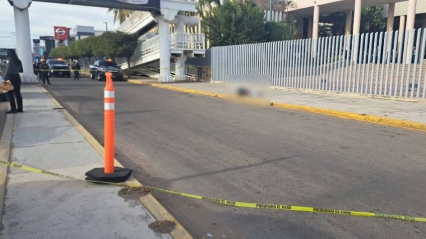 Afuera del Congreso de Sinaloa, dejan el cadáver del exagente de la Fiscalía 'levantado'