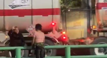 VIDEO: Policía de la Ciudad de México evita que mujer se arroje de puente vehicular