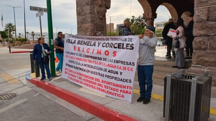 Vecinos de Villa Bemela y Corceles se manifiestan en Guaymas; logran acuerdos