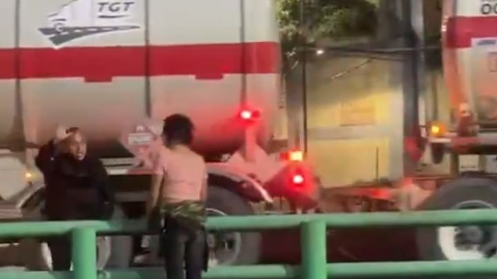 VIDEO: Policía de la Ciudad de México evita que mujer se arroje de puente vehicular