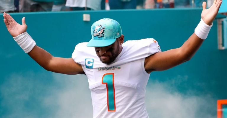 Tagovailoa y sus Delfines jugarán fuera de Miami