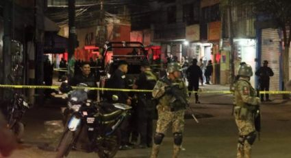 Balacera en Naucalpan: Sicarios ingresan a barbería y reparten plomo; hay dos muertos