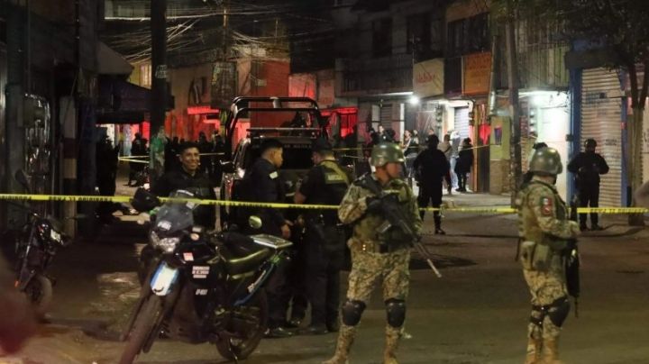 Balacera en Naucalpan: Sicarios ingresan a barbería y reparten plomo; hay dos muertos