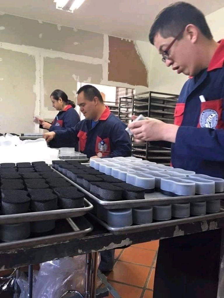 Desalojan fábrica El Oso en CDMX