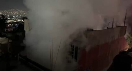 VIDEO: Fuerte incendio consume casa en Iztapalapa y deja a seis personas sin hogar