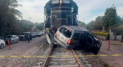 Viajaba con su hijo: Mujer de 24 años pierde la vida al ser embestida por el tren en Sinaloa