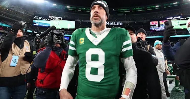 Rodgers está indeciso de su regreso con Jets