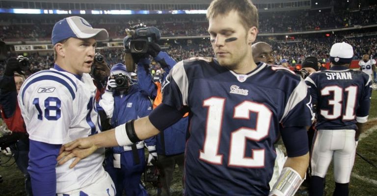 Brady tuvo números rojos ante Manning