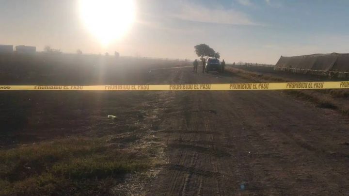 Maniatado e impactos de bala: Hallan a hombre asesinado en un canal de riego de Culiacán