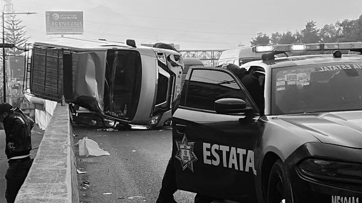 Volcadura en la Autopista México-Puebla: Se accidenta camioneta turística, hay 4 heridos