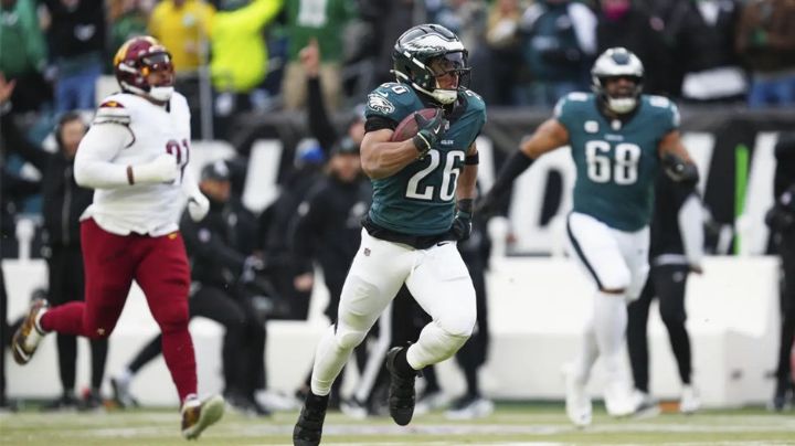 Hurts y Barkley anotan tres TD’s cada uno y las Águilas regresan al Super Bowl