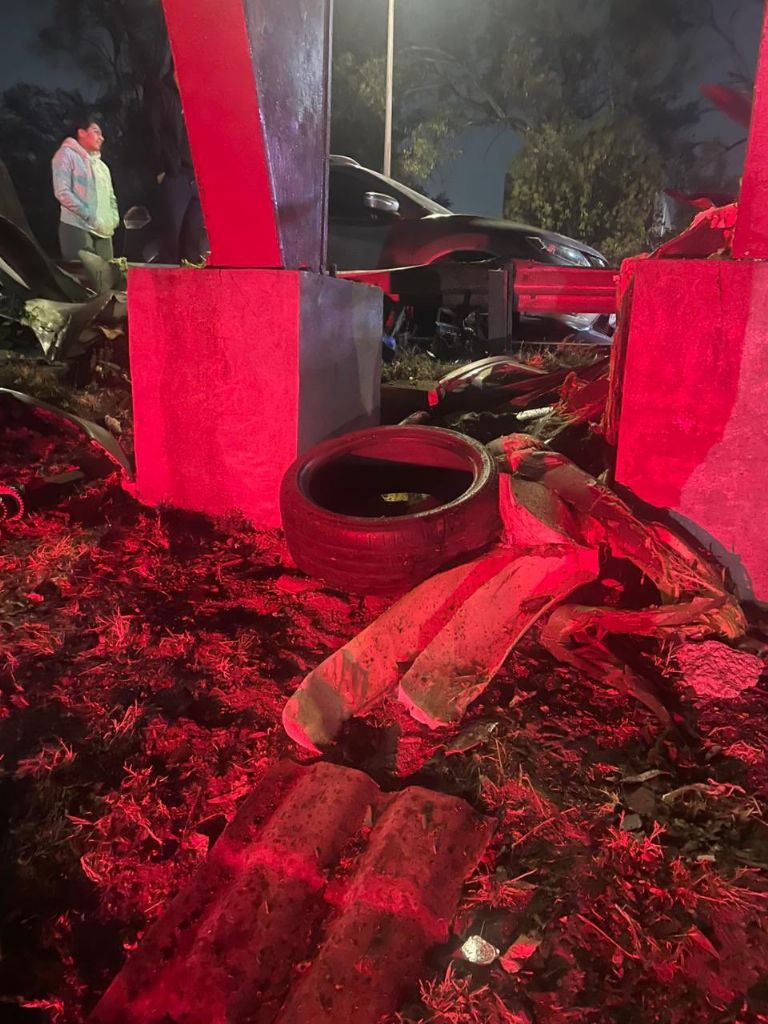 Volcadura en Iztapalapa, foto: @Enrique_LunaP