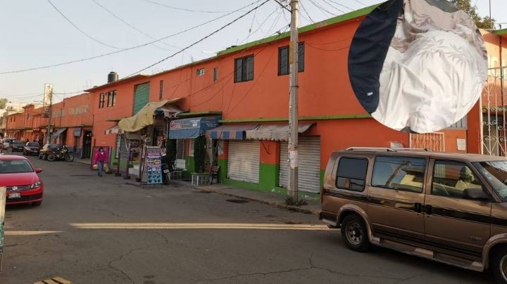 Hombres armados irrumpen en un mercado de Edomex y asesinan a comerciante de pollos