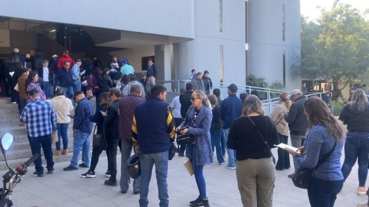 Cajeme: Acuden decenas de contribuyentes desde temprano a cumplir obligaciones fiscales