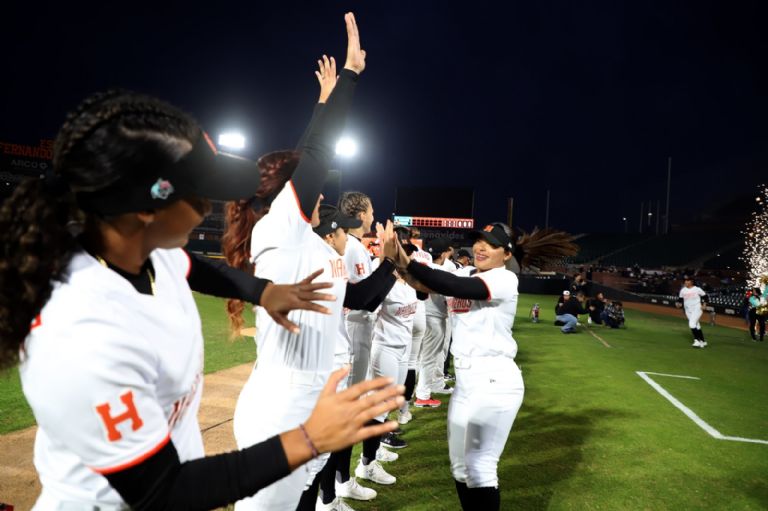 Naranjeritas ganan en su debut