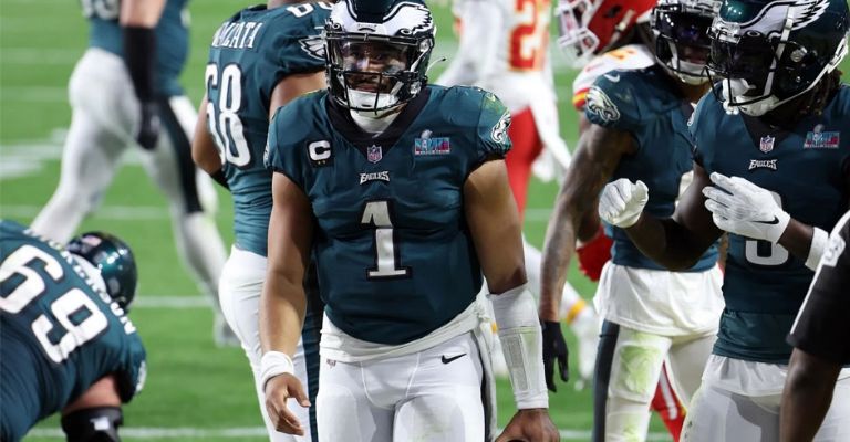 Hurts y los Eagles fracasaron en el primer duelo