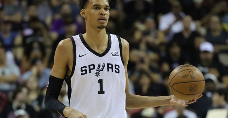 'Wemby' fue recompensado por su labor en la duela