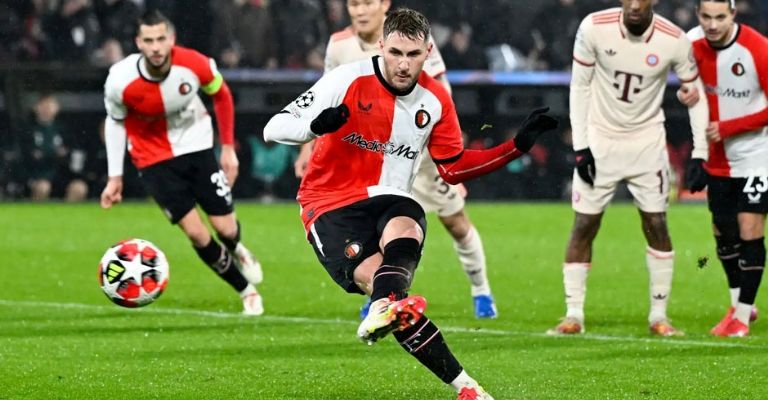 Giménez y el Feyenoord enfrentarán a un difícil sinodal