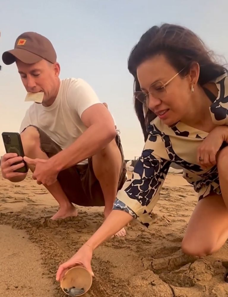 Ingrid Coronado salva a unas tortuguitas