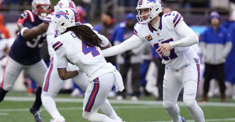 Allen alargó su récord de aperturas como quarterback