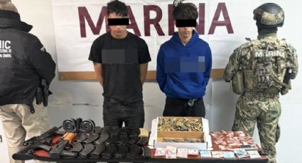 Vinculan a dos jóvenes de 19 años en Sonora; portaban armas largas, chalecos y droga