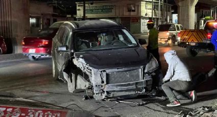 Mujer circula a exceso de velocidad en Monterrey y provoca fuerte accidente vehicular