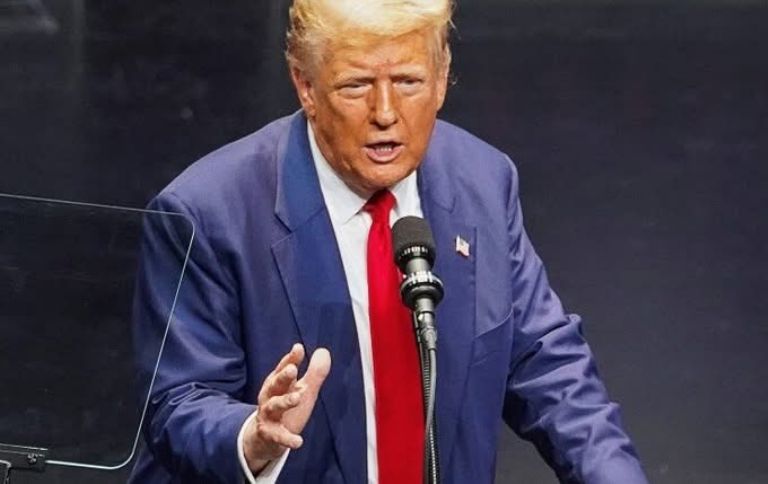 Donald Trump volvió a lanzar amenazas contra México. Foto: Facebook