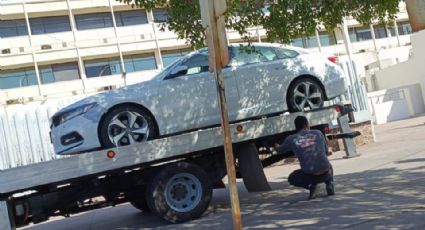 Tránsito en Guaymas levanta 17 automóviles que obstruían zona en el IMSS de la 10