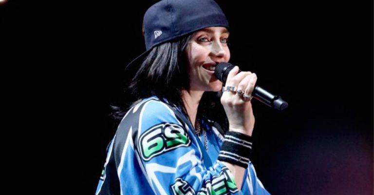 Billie Eilish sufre brutal agresión de un fan en pleno concierto en Miami