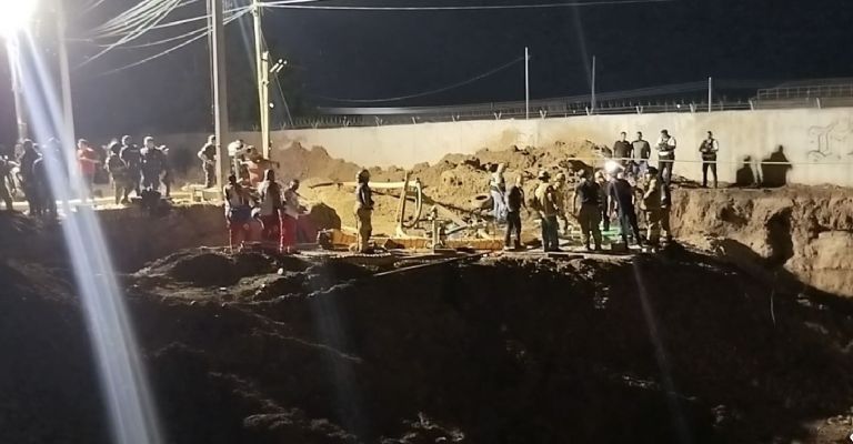 Trabajadores quedaron atrapados al derrumbarse obra del Oomapasc