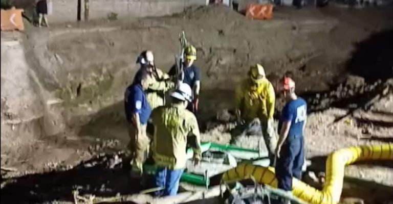 Trabajadores del Oomapasc quedan atrapados tras derrumbe de obra
