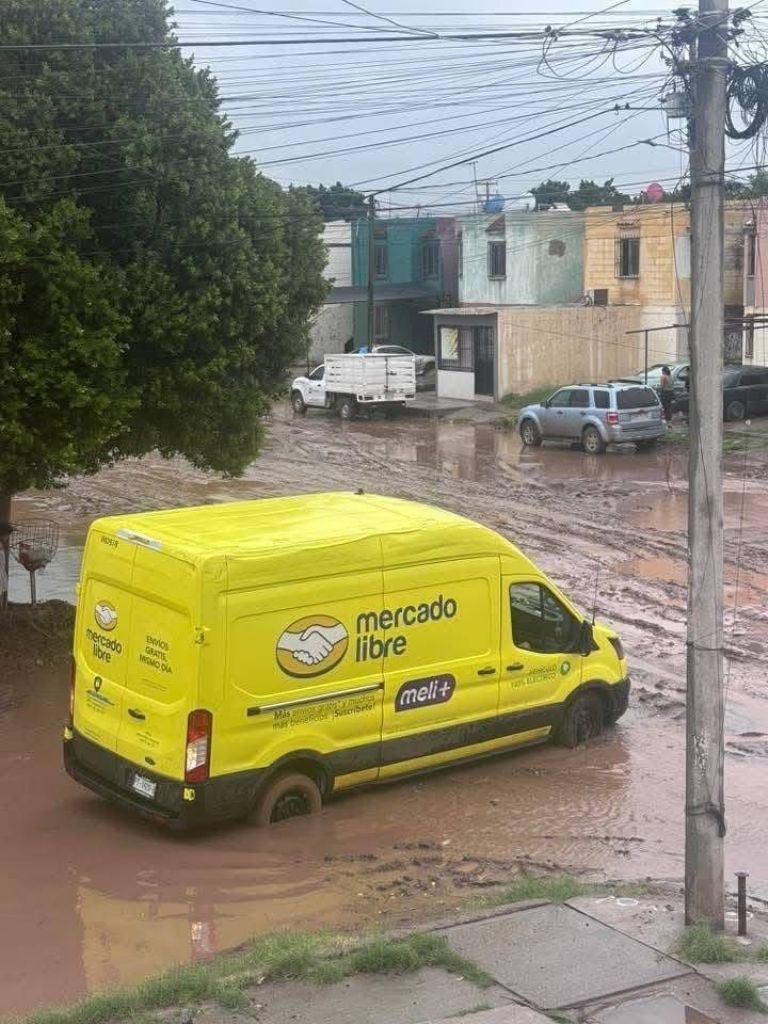 Calles de Ciudad Obregón quedan inundadas por paso de la tormenta 'Raymond'