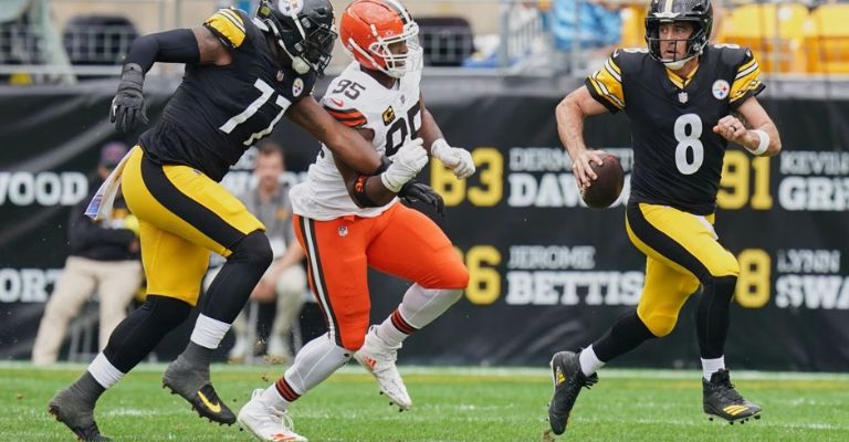 Rodgers recibió mucha protección de sus linieros