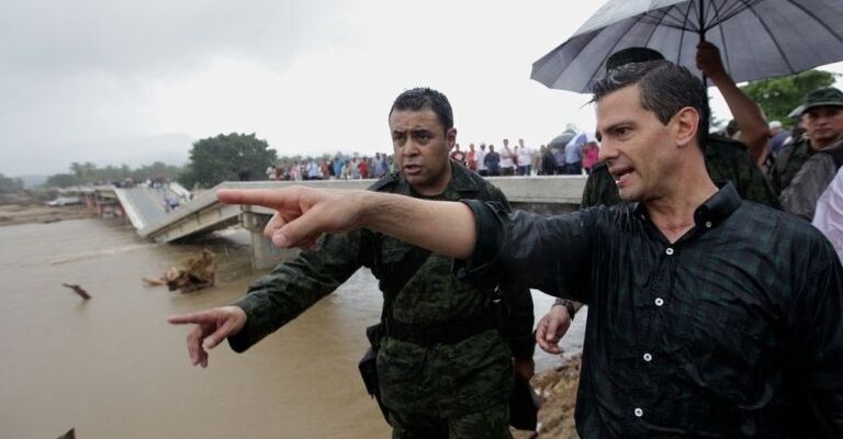 Enrique Peña Nieto y Fidel Herrera
