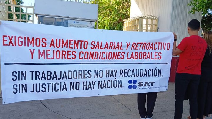 Ciudad Obregón: Trabajadores del SAT se manifiestan por aumento salarial y mejores condiciones