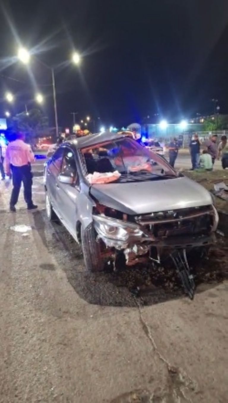 Dos mujeres, una menor de edad, quedan lesionadas en tremendo choque en Hermosillo