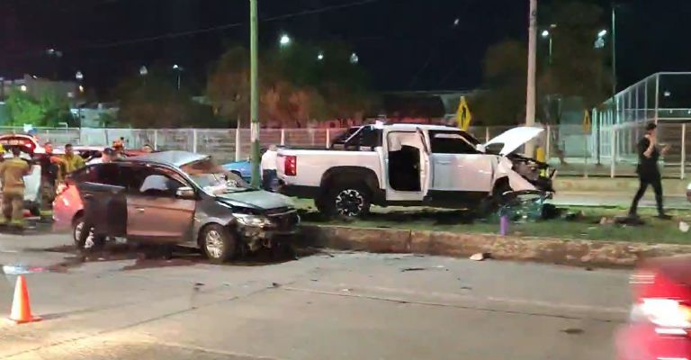 Dos mujeres, una menor de edad, quedan lesionadas en TREMENDO CHOQUE en Hermosillo