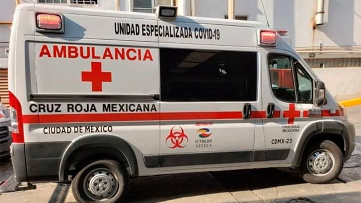 CDMX: Mujer entra en labor de parto en la calle y da a luz frente a transeúntes