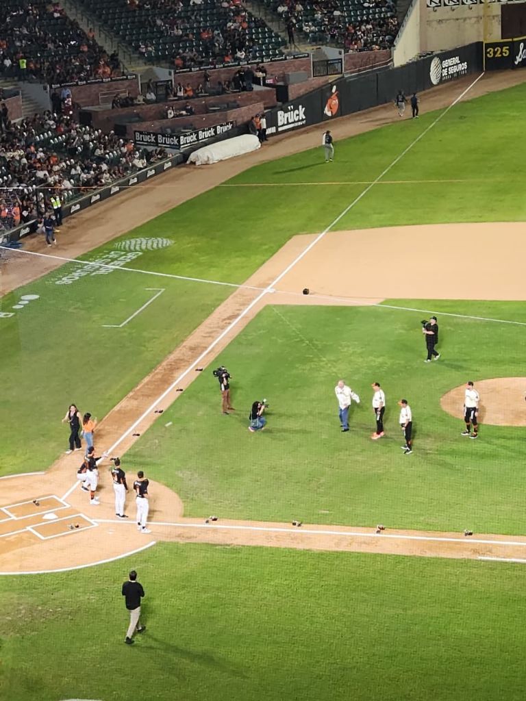 Lanza la primera bola